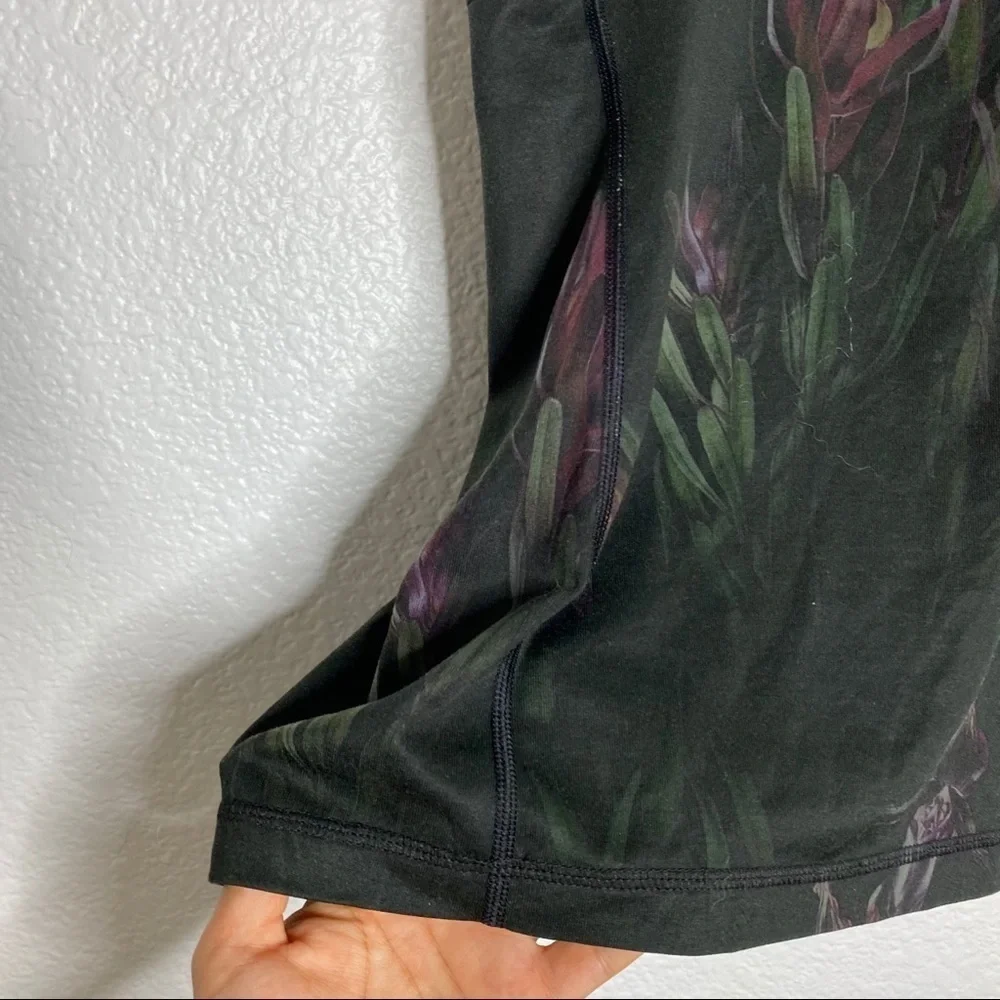 Lululemon- Scoop Neck Tank in Midnight Iris Size 4
